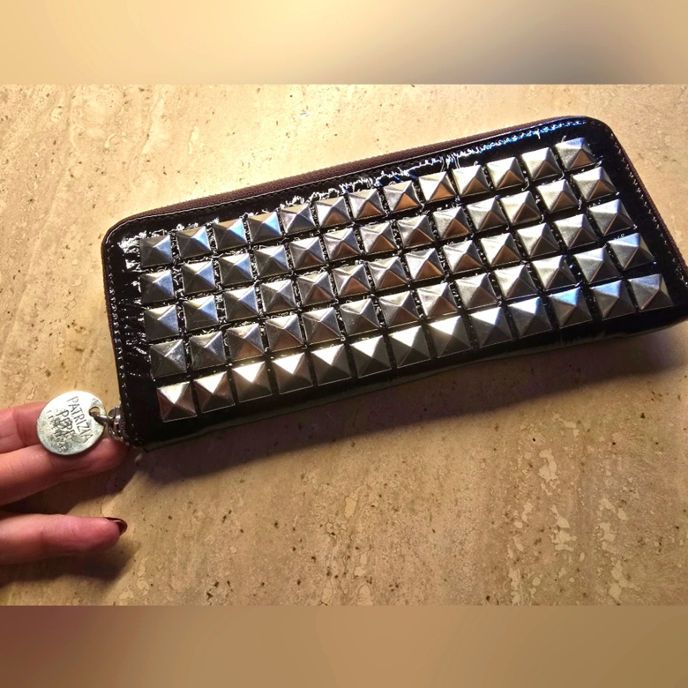 PATRIZIA PEPE Chocolad shade patent leather Silver Studded Wallet